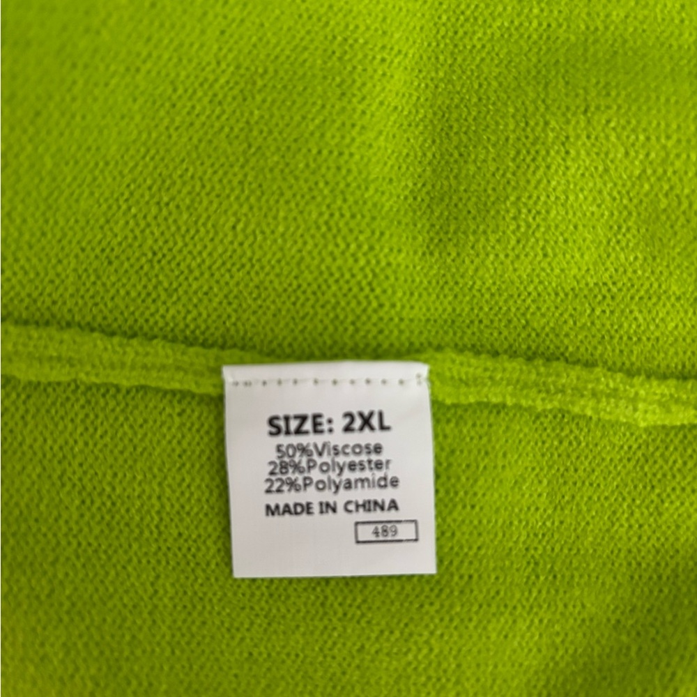 Light green top - Picture 7 of 8